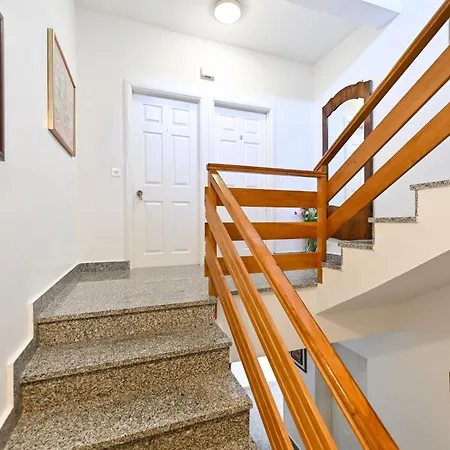 Martom 1 Apartment Seline