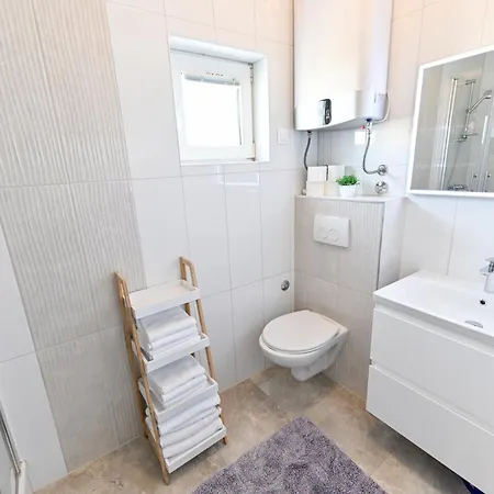 Apartment Martom 1 Seline