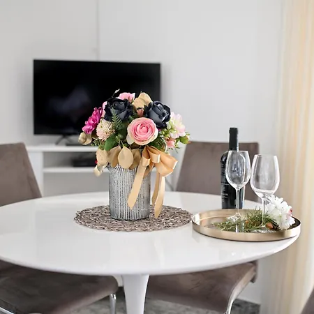 Martom 1 Apartment *