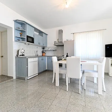 Martom 1 Apartment Seline