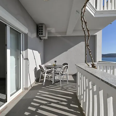 Martom 1 Apartment Seline