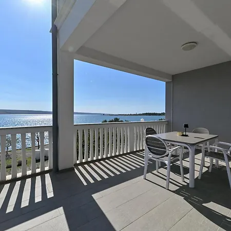 Apartment Martom 1 Seline