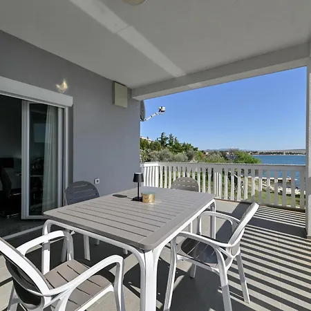 Apartment Martom 1 *