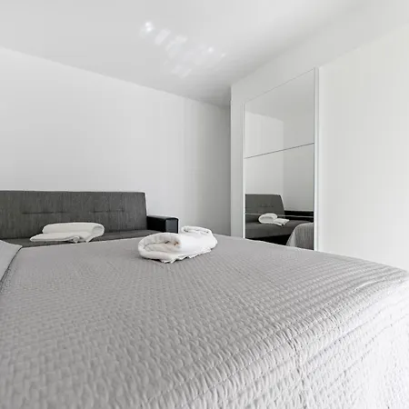 Martom 1 Apartment