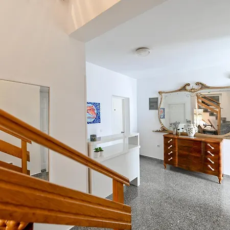 Martom 1 Apartment Seline