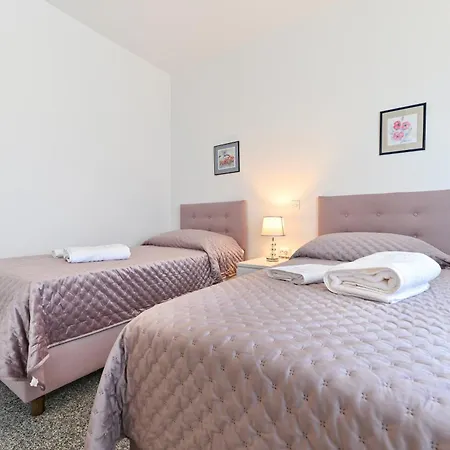 Apartment Martom 1 *