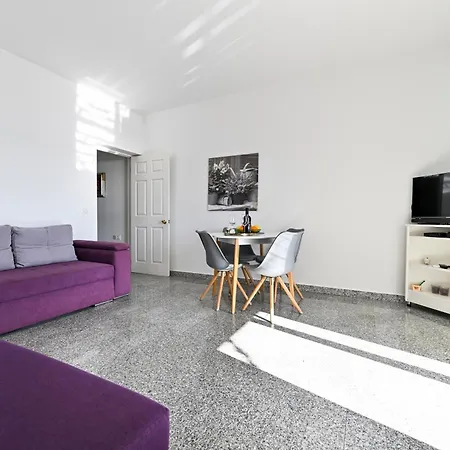 Martom 1 Apartment