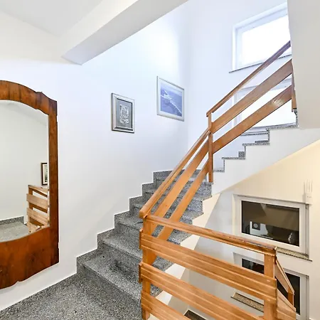 Apartment Martom 1 Seline