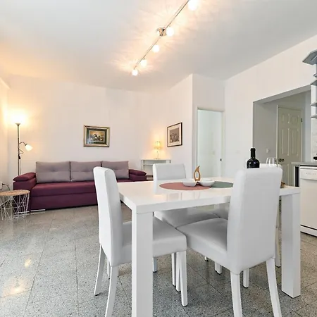 Apartment Martom 1 Seline