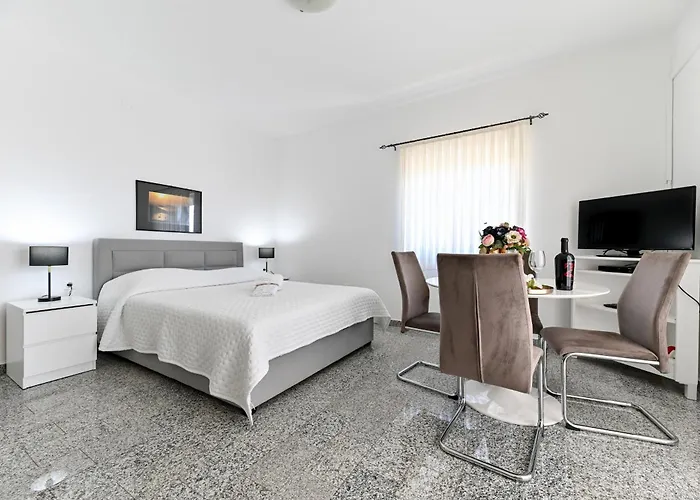 Apartamento Martom 1 *